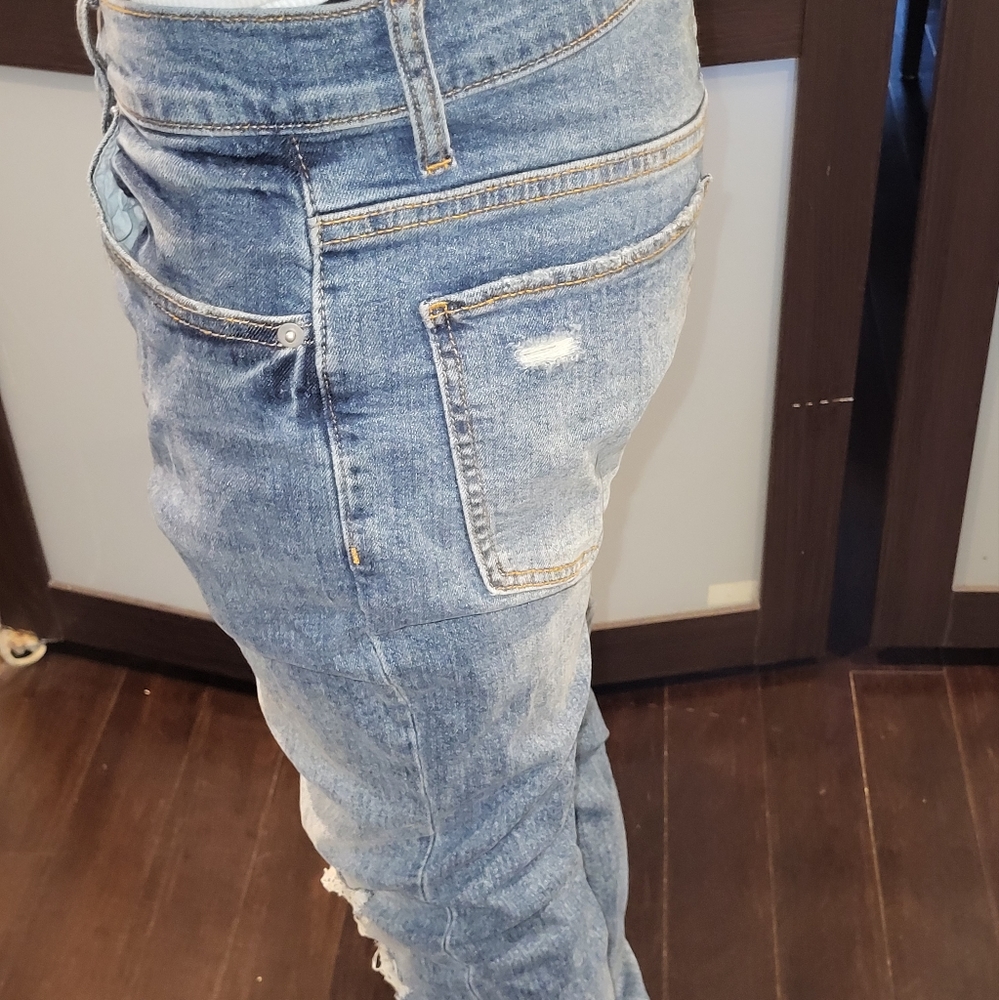 Distressed Jeans - Picture 3 of 4